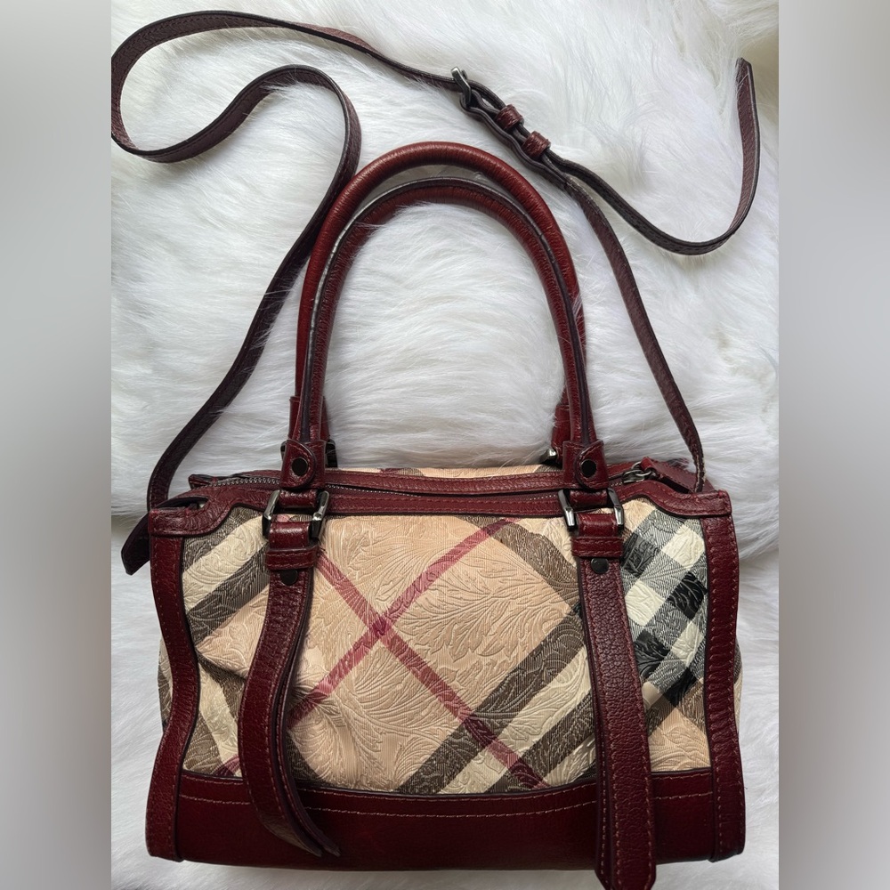 SOLD‼️‼️Burberry Elegant Checkered Leather Handbag